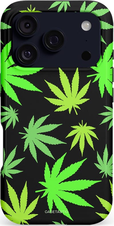 Casetastic hoesje geschikt voor Apple iPhone 17 Pro - MagSafe - Dubbellaagse bescherming - Cannabis - Fashion Case - Zwart Groen