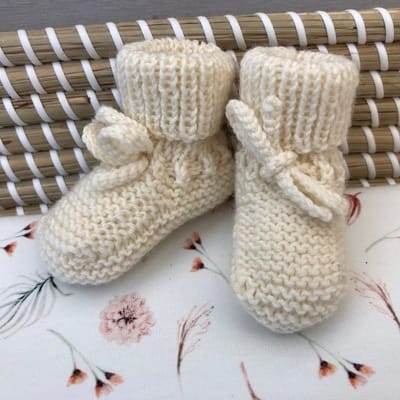 Gebreide Babyslofjes - Met Omslag - Off White - Merino Wol - Lovely Stitches
