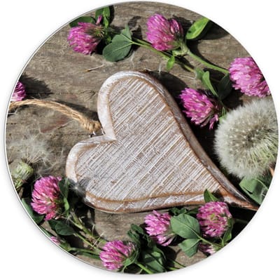 Forex Wandcirkel - Houten Hartje met Bloemen - 70x70cm Foto op Wandcirkel (met ophangsysteem)
