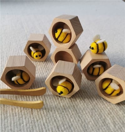 Grijp de bijen uit hun bijenkorf - Houten bijenkorf spel - Sensory play - Houten educatief montessori speelgoed - Seizoenstafel - Houten sorteerspel - Open einde speelgoed