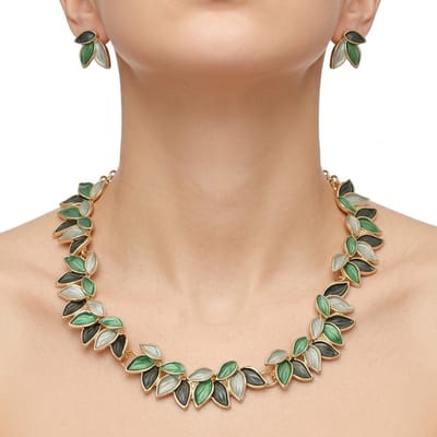 Goudkleurige ketting voor dames met bladeren design inclusief oorbellen in groen en wit