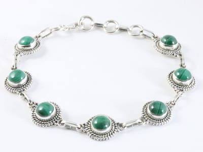 Bewerkte zilveren armband met malachiet