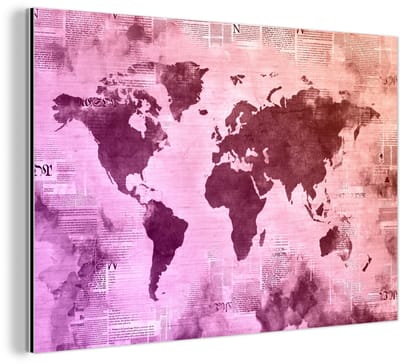 Aluminium schilderij 180x120 cm - Wanddecoratie metaal - Wereldkaart - Paars - Krant - Metalen muurdecoratie woonkamer - Decoratie industrieel - Foto op dibond - Industriële accessoires slaapkamer