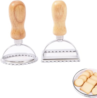 Set van 2 stuks – Ravioli-vormset – Koekjesstempels – Koekjesdecoratiegereedschap – Pastavorm met houten handvat – Deegsnijwieltje – Gegroefde rand – Duurzaam – Zilver – Rond en vierkant – Geschikt voor het maken van pasta, ravioli en koekjes