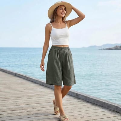 Knie-lengte shorts voor dames van katoen en linnen, ideaal voor zomer, casual en sportieve activiteiten met elastische taille en zakken