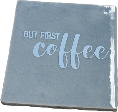 Hippe tegeltje met tekst: But first coffee | Serenity met pastel blauw | Gepersonaliseerde cadeau | Hippe Spreuktegel | Nieuwe woning cadeau | Housewarming cadeau | Quote tegeltje met Koffie coffee