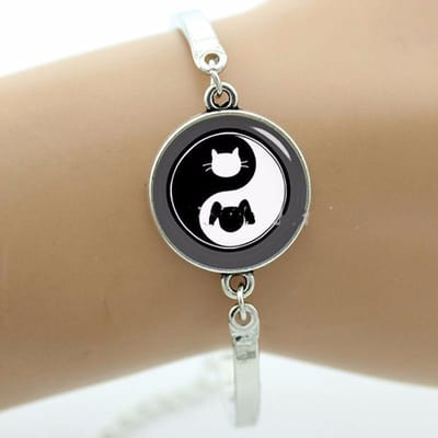 GoedeDoelen.Shop | Bangle Armband Cat Dog Yin Yang | Statement Armband | Yin Yang | Balans | Dierenliefde | Polsmaat 16-20,5 cm | Wellness-House