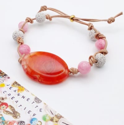 Jeannette-Creatief® - Natuursteen - Peach Lava - Armband Dames - Halfedelsteen -Natuursteen armband - Armband natuursteen - Leren armband - Armband met schuifknoop - Armband - Roze natuursteenkralen - Witte lavakralen - Kralenarmband Natuursteen