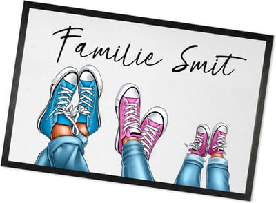 Deurmat met Familienaam | housewarming cadeau | Deurmat Gezin Sneakers | Leuk Cadeau voor een gezin | 70x50cm | Sneakers Lichtblauw Roze