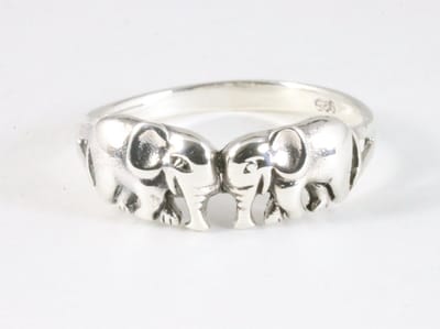 Fijne zilveren ring met olifanten - maat 18