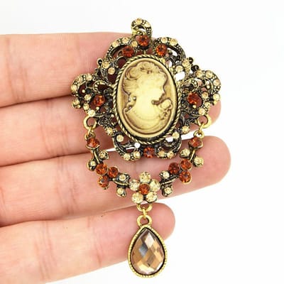 Vintage Klassiek Dames Heren Mode Reliëf Kristal Legering Broche Badges Retro Barok Dames Hanger Kleding Jas Pin Corsages Cadeau brown