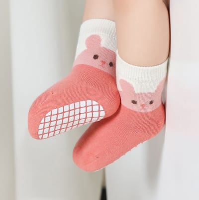 2 paar antislipsokken voor peuters, schattige babysokken met antislipsokken in het midden van de tube, katoenen sokken met een pasgeboren cartoon, ademende sokken voor kinderen, geschikt voor babyjongens en -meisjes-S (6-12 maanden)