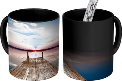 Magische Mok - Foto op Warmte Mokken - Koffiemok - Steiger - Water - Zonsondergang - Roze - Horizon - Magic Mok - Beker - 350 ML - Theemok
