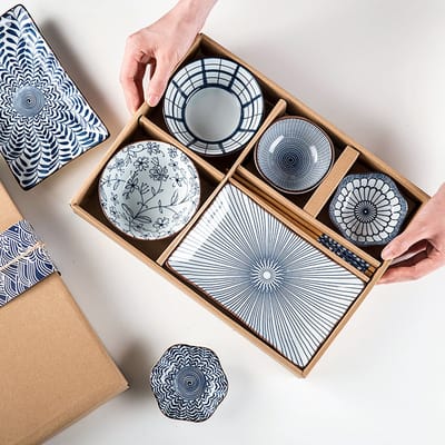 Japans servies - Set Blauw met 4 Kommen, 1 rechthoek Bord en 2x Eetstokjes - Voor serveren van Sushi, Rijst, Sausjes etc.