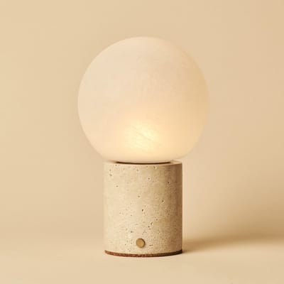 Tavellio Metsu Draadloze Tafellamp – H24 – Travertijn en Glas – Tot 100 uur – Beige
