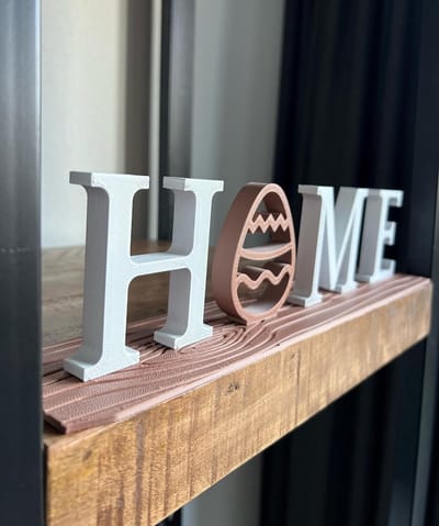 Pasen Decoratie Home Ei | Plank met HOME Bord & Ei Accent | Lente Decor | Boerderijstijl | Modern Interieur | Seizoensgebonden Decoratie