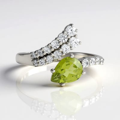 Cavill - Zilveren Ring met Peridoot 1.005 ct en 0.698 ct Zirkonia - 925 Sterling Zilver - Platina Verguld - Druppelvormig - Luxe Sieraad