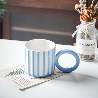 Tasse en Céramique Style Ins Mug Moderne et Simple Rouge Vin Créatif Grande Anse Rayures Verticales Tasse à Eau de Niche avec Anse 301-400ml