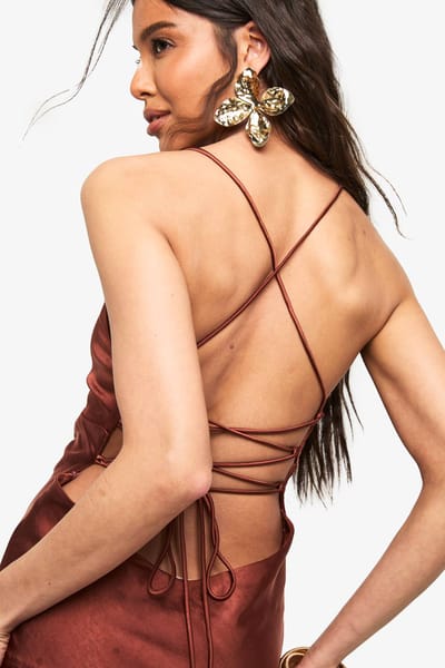 boohoo Dames Satijnen Cross Back Maxi Slipjurk | Chocolate | Maat: 16
