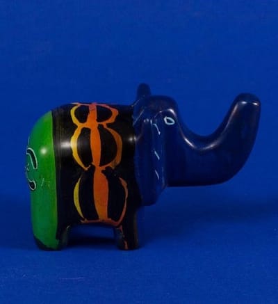 Nog meer sfeer in uw woonomgeving met deze prachtig handgemaakte olifant! Een bijzondere olifant gemaakt van speksteen, een zachte natuursteen. Vind een gezellig plekje in je huis, serre/tuinkamer of in de werkkamer. Voor uzelf of Bestel Een Kado