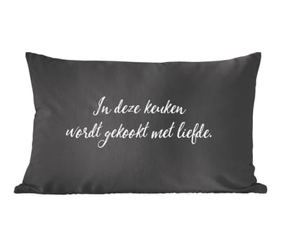 Sierkussens - Kussentjes Woonkamer - 60x40 cm - In deze keuken wordt gekookt met liefde - Koken - Spreuken - Quotes - Liefde
