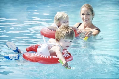 SWIMTRAINER ROOD + HANDPOMP [al vanaf 3 maanden tot 4 jaar] (Keurmerken: CE-TüV-EN13138-1:2014)