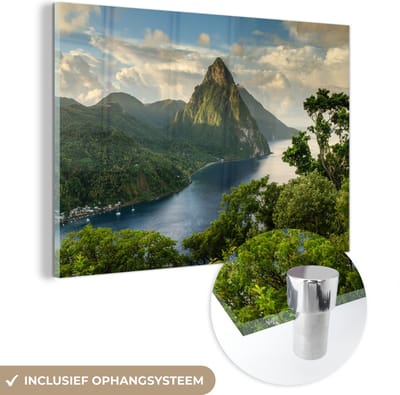 ® Glasschilderij 180x120 cm - Schilderij acrylglas - Uitzicht op een berglandschap bedekt met een tropisch regenwoud in Saint Lucia - Foto op glas - Muurdecoratie woonkamer - Wanddecoratie slaapkamer - Schilderijen