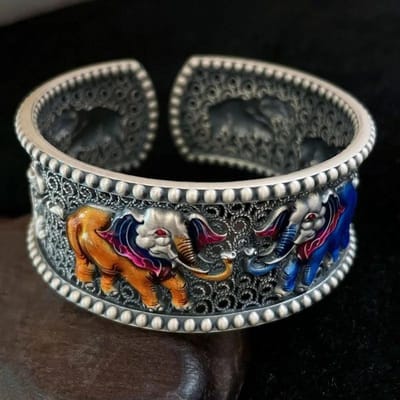 Etnische Stijl   Emaille Kleurige Olifant Armband voor Dames Hol Uit Design Brede Armbanden Bedels Banket Sieraden gray