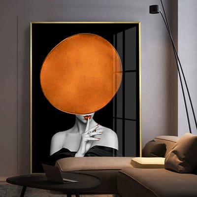 Allernieuwste.nl® Canvas Schilderij Dame met enorme Hoed - Kunst aan je Muur - Modern - zwartwit en oranje - 50 x 75 cm