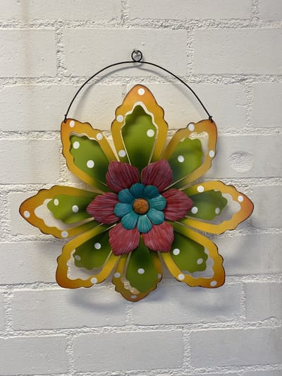 Metalen bloem wanddecoratie - Geel+Groen+stippen- Dia 29 cm - Voor binnen en buiten - Wanddecoratie