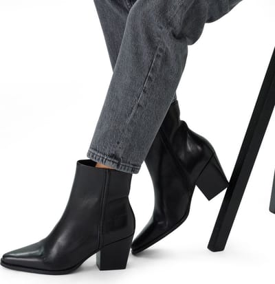 Manfield - Dames - Zwarte leren enkellaarsjes met hak - Maat 41