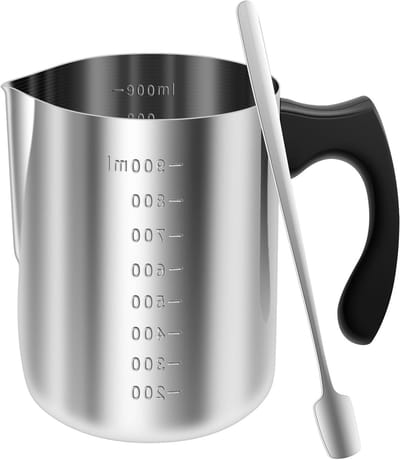 Melk kannetje - Melkkannetje opschuim - Grote inhoud van 900 ml - Met hittebestendig handvat en lepel - Met maatverdeling - geschikt voor koffie, melk en thee
