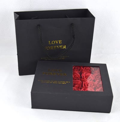 Eeuwige Romantische Bloem Rose Cadeau Box Inclusief Crystal Hart Ketting Kunstmatige Bloem Sieraden Opbergdoos Voor Geliefde Bruiloft Moederdag Valentijn Zwart Rood