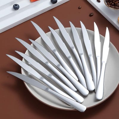 Dailygoods- Steakmes Set van 8 - Gekartelde Messen - Roestvrij Staal - Vaatwasmachinebestendig - Stevig Handvat - Scherpe Messen - Biefmessenset