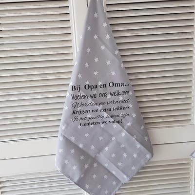 Theedoek met tekst bedrukt cadeau grijs Regels voor Bij Opa en Oma Thuis vaderdag verjaardag opa man feestdagen sinterklaas kerstmis hoera jullie worden grootouders zwangerschapsaankondiging Moederdag  Cadeau Mama Papa vrouw zwangerschap aankondiging