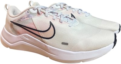 Nike Downshifter 12 Premium - Hardloopschoenen - Maat 38.5 - Wit/Pearl Pink/Football Grey/Midnight Navy / Wit Roze - Downshifter - Hardlopen - Dames Hardloopschoenen