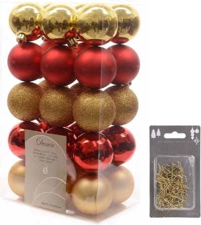 Kerstversiering mix pakket kunststof kerstballen goud/rood 30x stuks 6 cm met goudkleurige ophanghaakjes