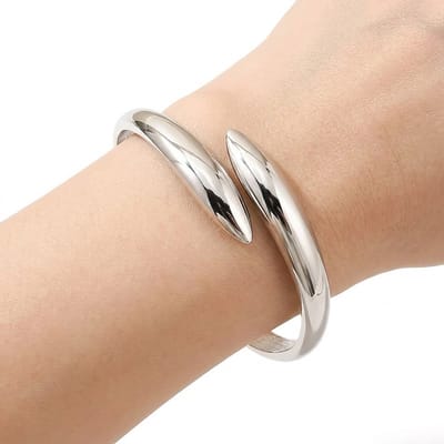 Zilverkleurig armband dames open bangle armband geometrische statement armband minimalistische metalen armband met glanzende afwerking moderne armband