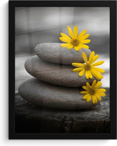 Poster in lijst - Fotolijst 30x40 cm - Posters - Zen stenen - Bloemen - Geel - Natuur - Posterlijst zwart - Wanddecoratie badkamer - Muurdecoratie WC - Decoratieve accessoires - Toilet muur decoratie