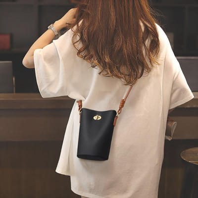 Nouveau mini sac polyvalent pour femmes avec sac pour téléphone portable pour femmes avec texture de haute qualité cuir véritable sac d'automne et d'hiver pour femmes brown