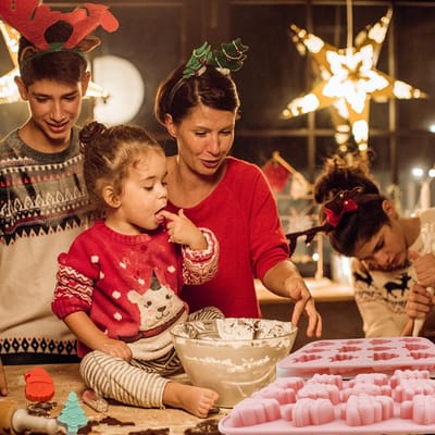 Kerst Chocolade Mallen Set van 2, Silicone Mallen voor Kerstboom en Peperkoekman, Ideaal voor Taart, Snoep en Koekjes Bakken met Feestelijke Vormpjes