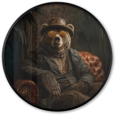 Poster in lijst Rond - Fotolijst 60x60 cm - Posters - Beer - Bruin - Pak - Hoed - Ronde posterlijst zwart - Decoratie - Wanddecoratie woonkamer - Muurdecoratie slaapkamer