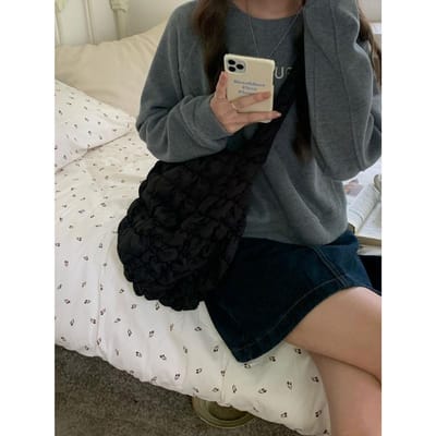 Koreaanse Versie van Ins Meisjes' Gekreukelde Wolk Tas Nieuwe Lichtgewicht en Alles-match Bubble Grote Capaciteit Commuter Crossbody Tas gray