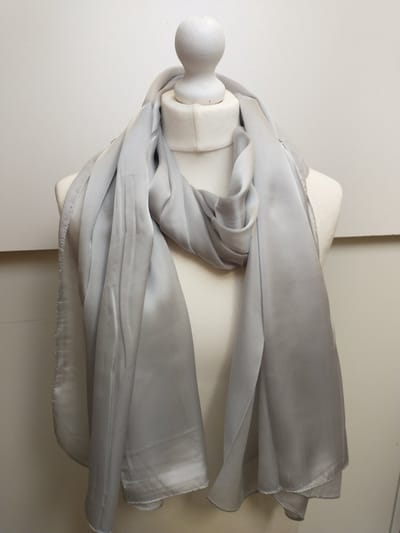 Lange glanzende dunne dames sjaal Marlina-effen zilver grijs-satijnlook-omslagdoek-stola