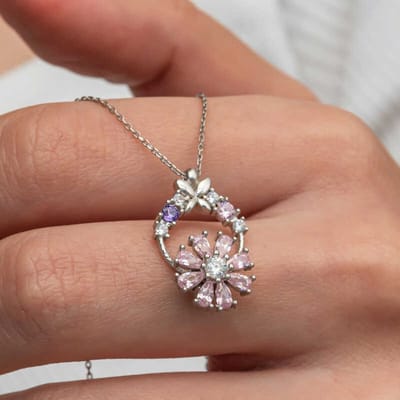 925 Sterling Zilveren Damesketting – Handgemaakt Roze Bloem Design – Draaiend Sieraad – Cadeau voor Haar – Elegant Accessoire