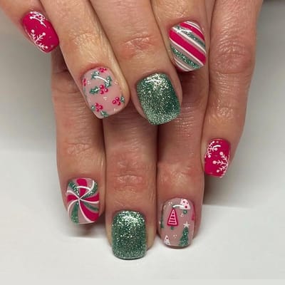 24 Stuks Kerst Nagels Vierkante Nepnagels Rood Groen Sneeuwvlokken Franse Strepen Korte Acryl Nagels voor Vrouwen