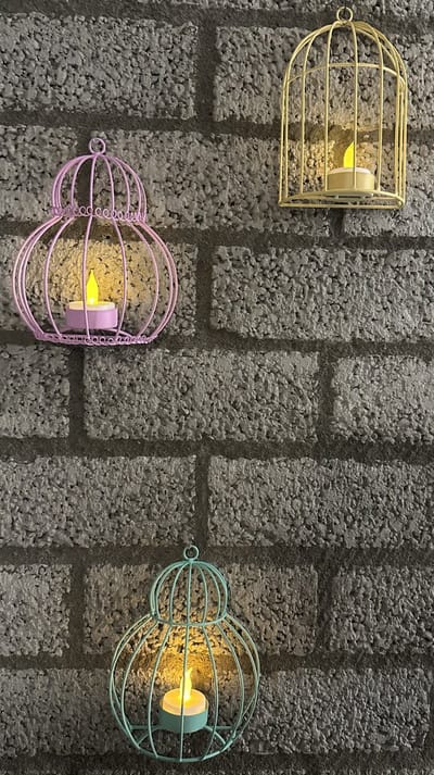 Metalen wanddecoratie theelicht houders - Set van 3 stuks - meerkleurig - Ook afzonderlijk van elkaar op te hangen - hoogte 17 x 14 x 1 cm - Exclusief theelichtjes - Woonaccessoires - Tuinaccesoires