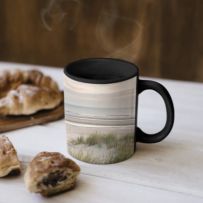Magische Mok - Foto op Warmte Mokken - Koffiemok - Zandstrand - Bewolkt - Duinen - Magic Mok - Beker - 350 ML - Theemok