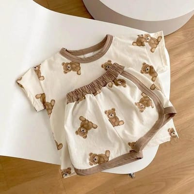 Baby Zomer Schattig Cartoon Korte Mouw T-shirt Top + Korte Broek Mannen en Vrouwen Baby Dunne Sectie Ademend en Comfortabel 2-delige Set 90 lichtbruin