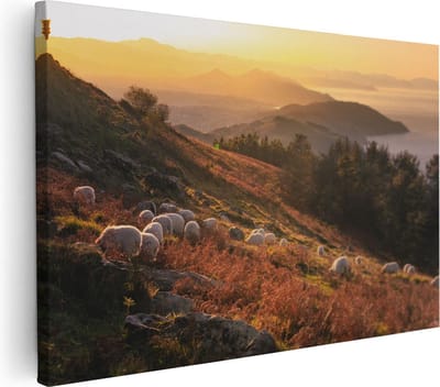 Artaza Canvas Schilderij Schapen - 60x40 cm - Wanddecoratie Landschap - Muurdecoratie Bergen - Schilderij Zonsondergang - Kamer Accessoires